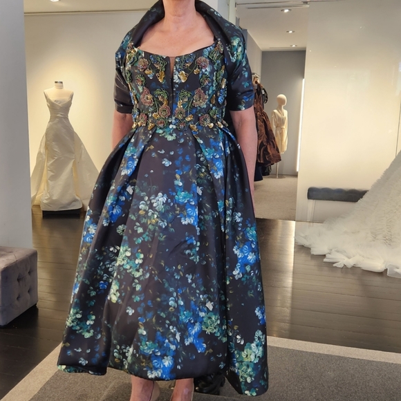 Stunning Amsale Mother of the Bride/Groom dress. - Picture 6 of 6